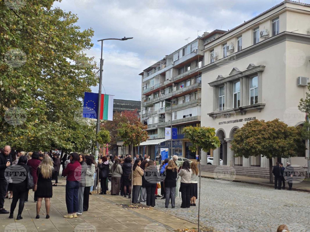 Kırcaali Belediye Başkanı Erol Mümin polis tarafından makamından çıkarıldı