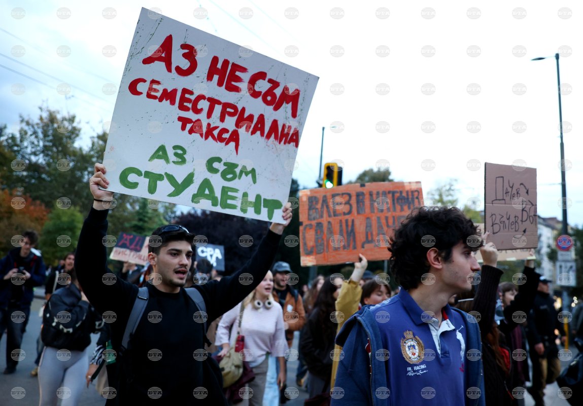 Sofya'da tiyatro-film öğrencileri Eğitim Bakanı Georgi Valchev'in istifasını istedi