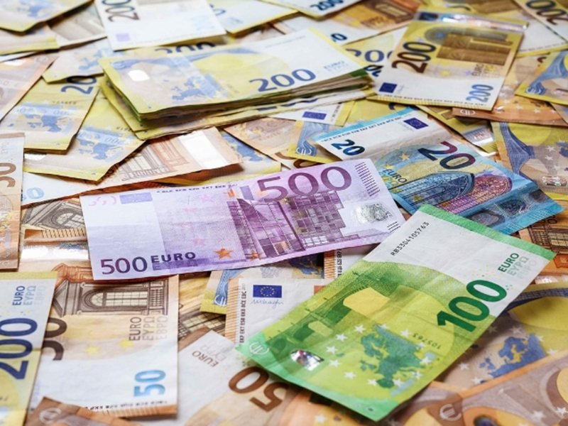Euro 0,2 artışla 1,118 dolara yükseldi, petrol ve tahvil getirisi geriledi