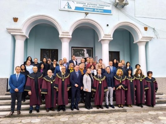 Dobriç'teki Burgas Üniversitesi tıp şubesinin ilk 15 öğrencisine tam burs