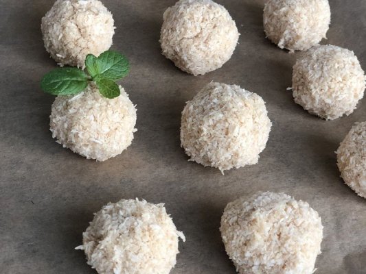 Ev yapımı sağlıklı Rafaello tarzı hindistan cevizi bonbonları tarifi