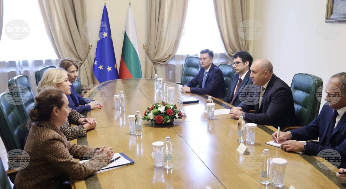 Bulgaristan başbakanı Rumen Radev, Avrupa Komisyonu başkan yardımcısı Henna Virkkunen ile teknoloji yatırımlarını görüştü