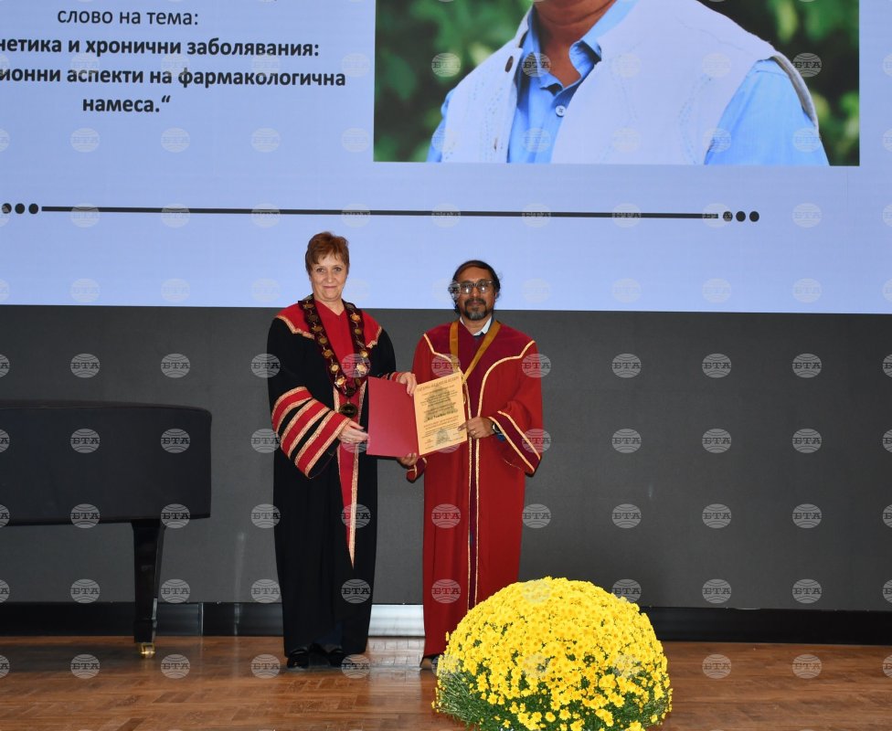 Bulgar Bilimler Akademisi Hindistanlı epigenetik uzmanı Prof. Tapas Kumar Kundu'ya fahri doktora verdi