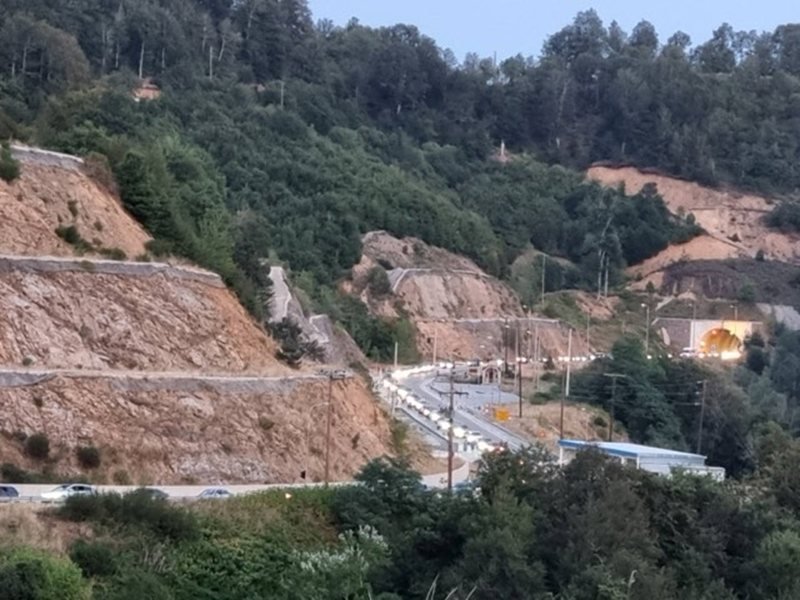 Kırcaali-Makaza yolundaki köprüde tek şeritli çift yönlü geçiş