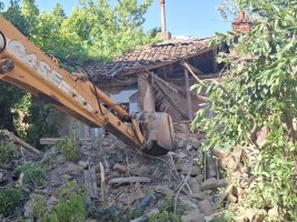 Sliven yakınındaki Baş Çardak bölgesi sakinleri kaçak yapılar nedeniyle protesto düzenledi