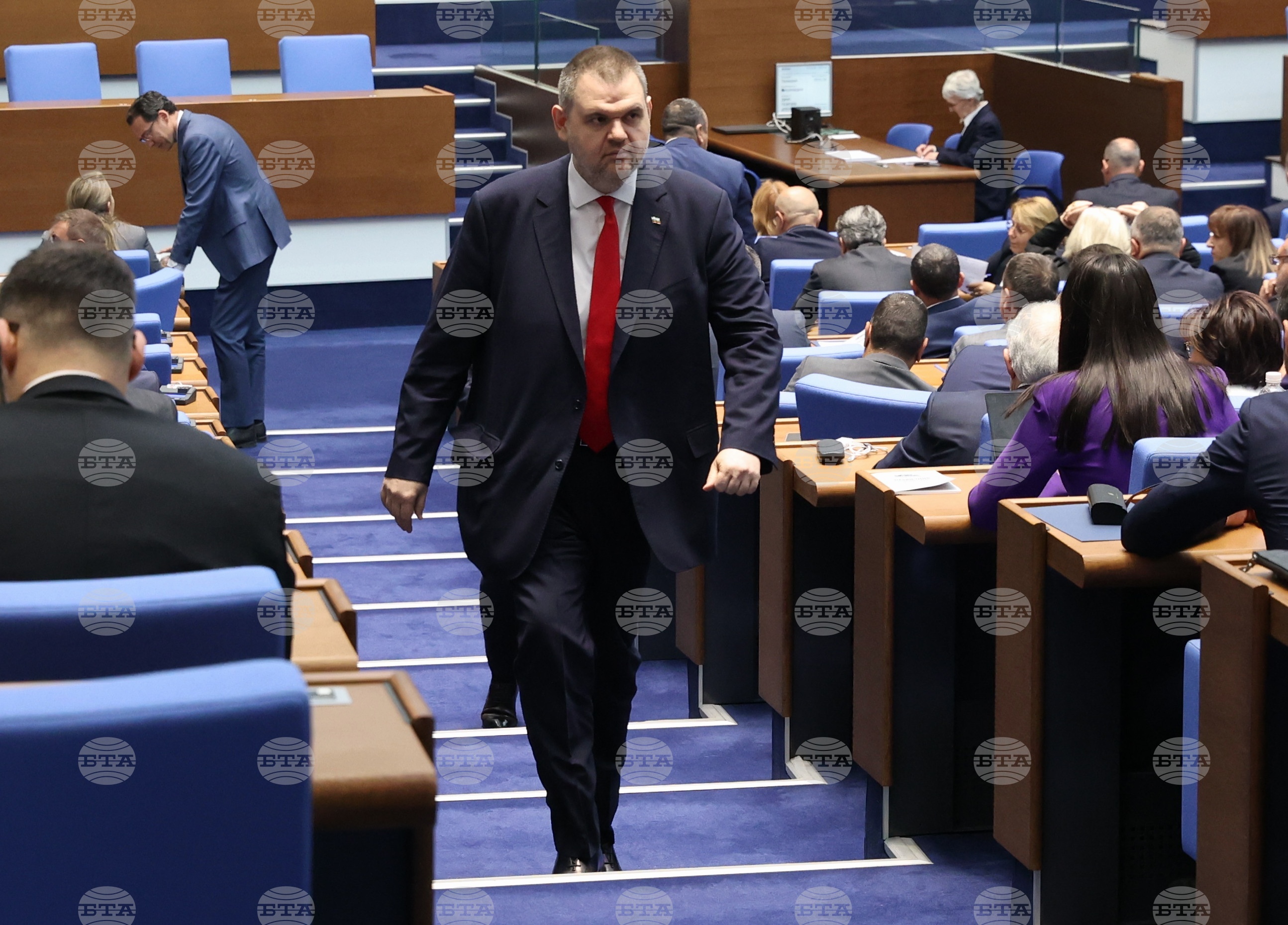 Bulgaristan Ulusal Meclisi İçişleri Bakanı'nı Peevski'nin uçuşları konusunda dinleyecek