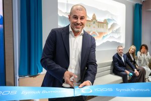 Vitosha Bulvarı'ndaki IQOS butiği yeni tasarım ve sanat iç mekânıyla yenilendi
