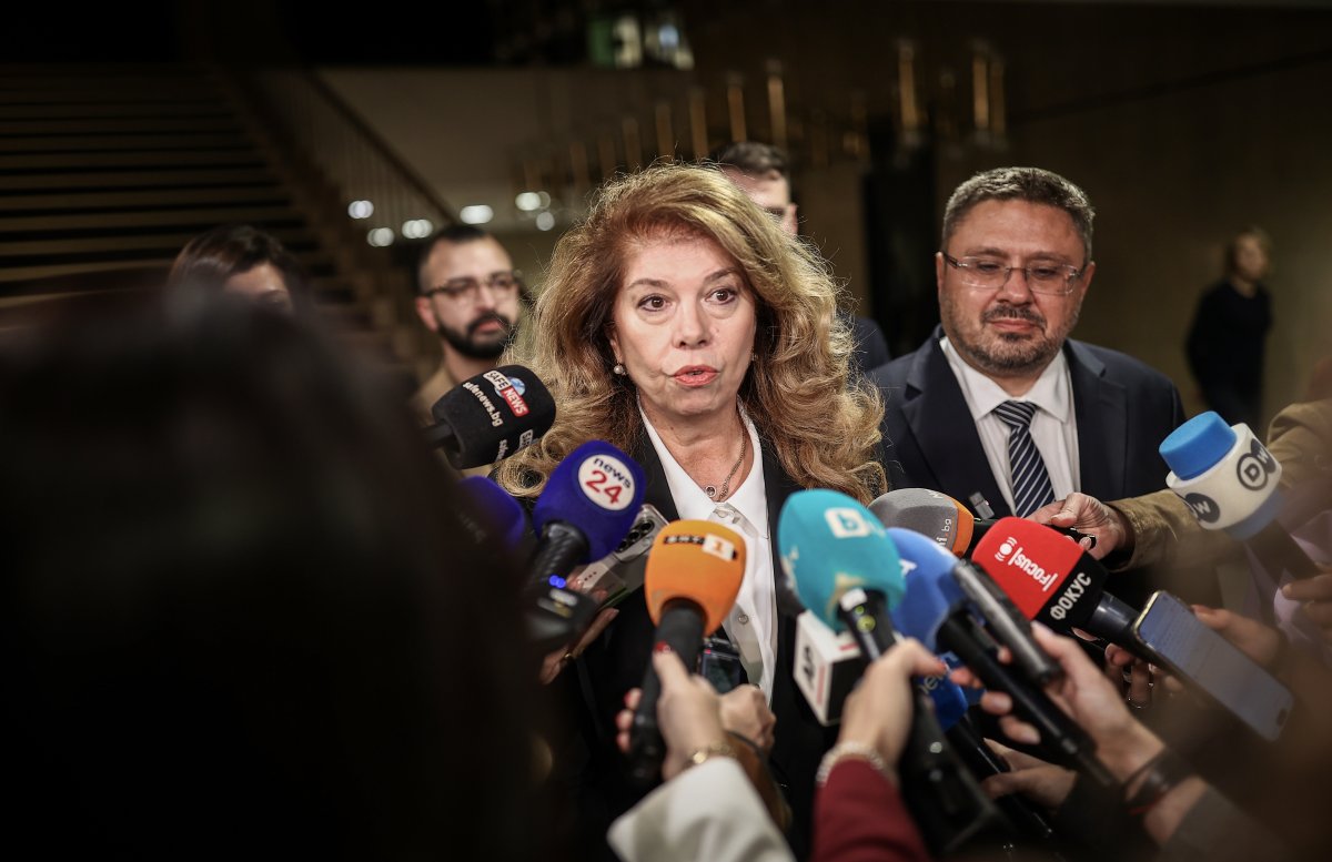 Bulgar hükümeti devlet kaynaklarını cumhurbaşkanı adayı Iotova'yı tanıtmak için kullanmaktan eleştiri aldı