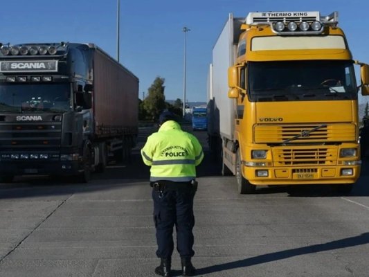 Yunanistan 28 Ekim bayramında 3,5 ton üzeri kamyon trafiğini kısıtlıyor