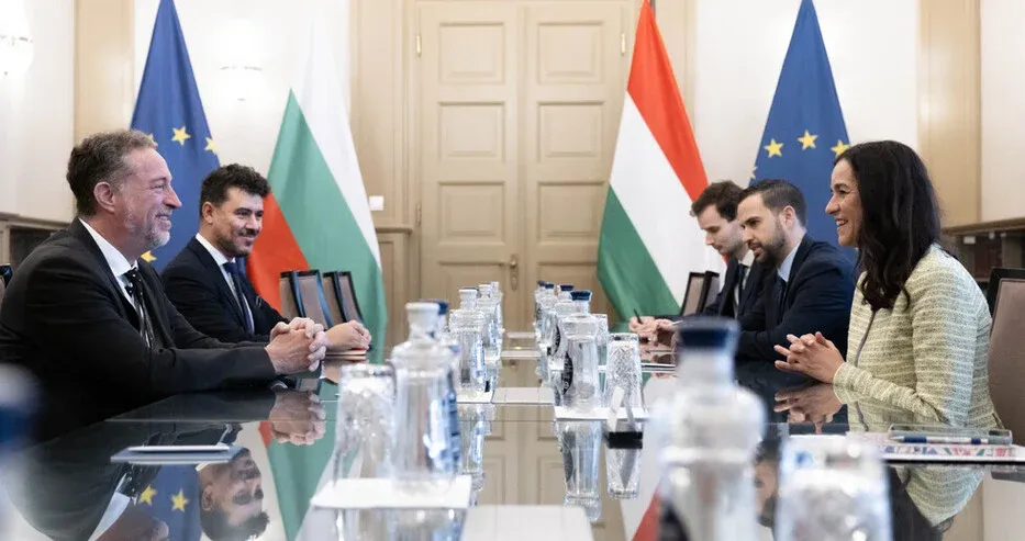 Bulgaristan Başbakan Yardımcısı İvo Hristov, Macar mevkidaşı Anita Orban ile dikey gaz koridorunu görüştü