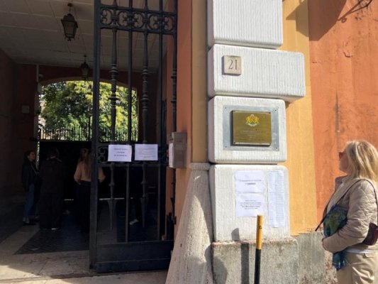 Yurtdışında Gürov'a iki kat destek, Yotova Türkiye'de önde