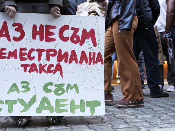 Natfiz öğrencileri onuncu kez protesto etti, rektör ve eğitim bakanının istifasını istedi