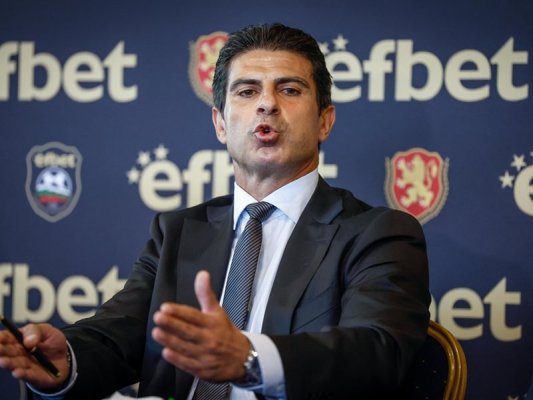 Bulgaristan Futbol Federasyonu Başkanı Gonzo, milli takım hocası Ribarski ile 10 bin metre yükseklikte konuştu