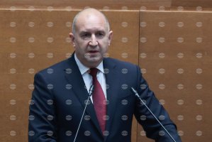 Başbakan Radev: Karadeniz'de gemi saldırıları karşısında hızlı yanıt verdik, Starlink yangınları soruşturması sürüyor