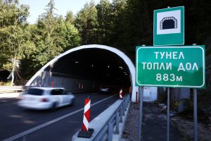 Hemus otoyolundaki Topol Dol tünelinde 12 ton üzeri kamyon trafiği kısıtlanıyor