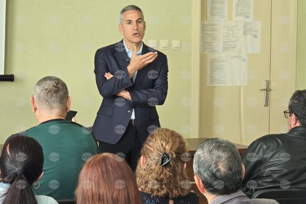 Kırcaali mitinginde cumhurbaşkanı adayı Andrey Gurov güvenlik ve şeffaflık vurgusu yaptı