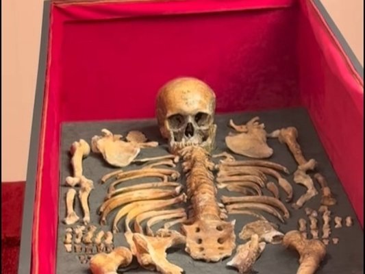 Bulgaristan'dan Yunanistan'a teslim edilen 48 kilise eşyası arasında 16. yüzyıldan kalma kutsal emanetler