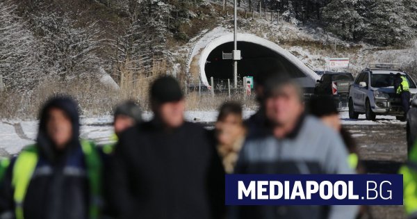 Karayolu Altyapı Ajansı çalışanları işten çıkarmalara karşı protesto düzenliyor