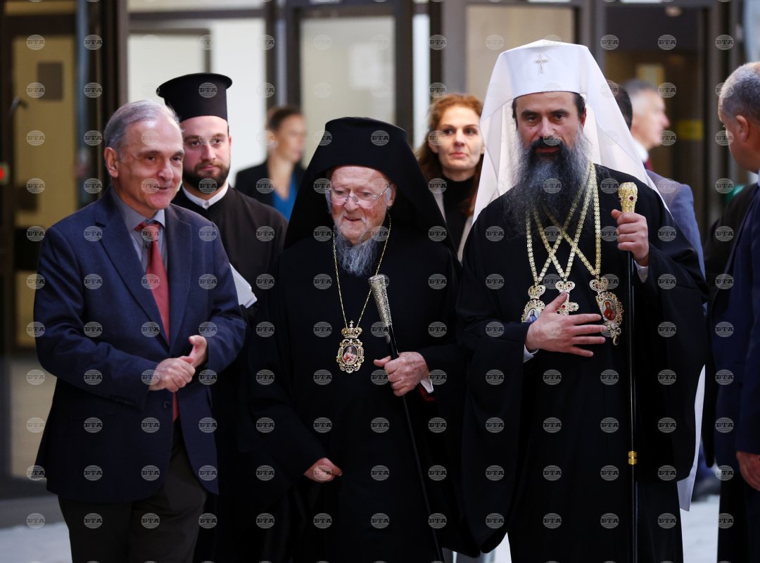 Fener Rum Patriği Bartholomew ve Bulgar Patriği Daniil 'Sofya'da Aynoroz' sergisini açtı