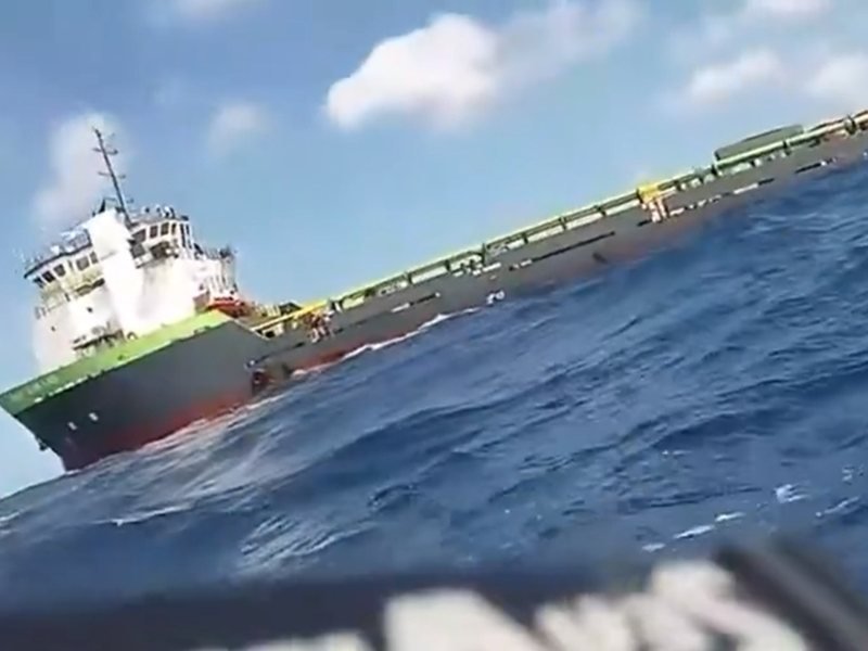 Meksika Körfezi'nde yanan gemiden Bulgar denizciler ve sismik uzmanlar tahliye edildi