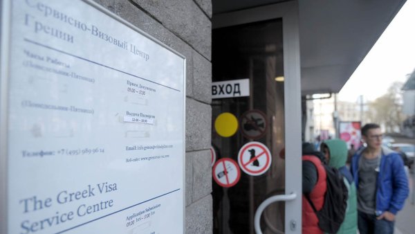 Avrupa'da Rus vatandaşları savaş sonrası giderek artan kısıtlamalarla karşı karşıya