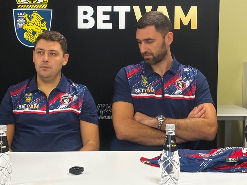 Dea Voley, eski milli takım kaptanı Tsvetan Sokolov'u resmen tanıttı