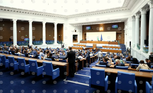 Bulgaristan Parlamentosu, Karadeniz gemi saldırıları ve Starlink anten yangınları için bakanları dinleyecek