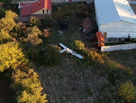 Pleven'in Bohot köyünde Cessna 150 ev bahçesine düştü pilotun kasten yaptığı iddia edildi