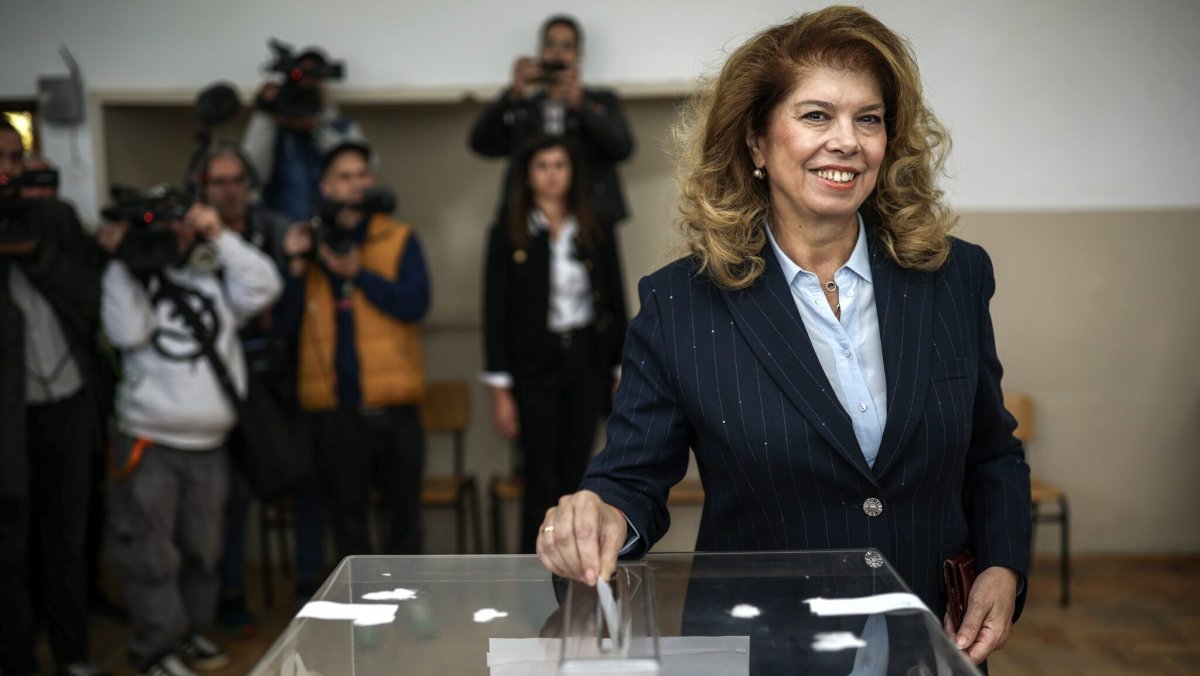 Bulgaristan'da cumhurbaşkanlığı seçimi ikinci tura taşındı, Rusya yaklaşımı adayları ayırdı
