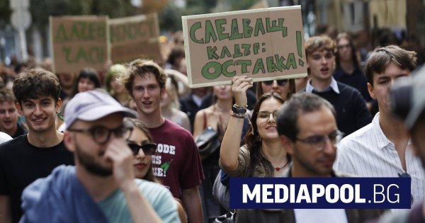 Perşembe günü Bulgaristan'ın NATFIZ öğrencileri eğitim bakanının istifasını da isteyecek