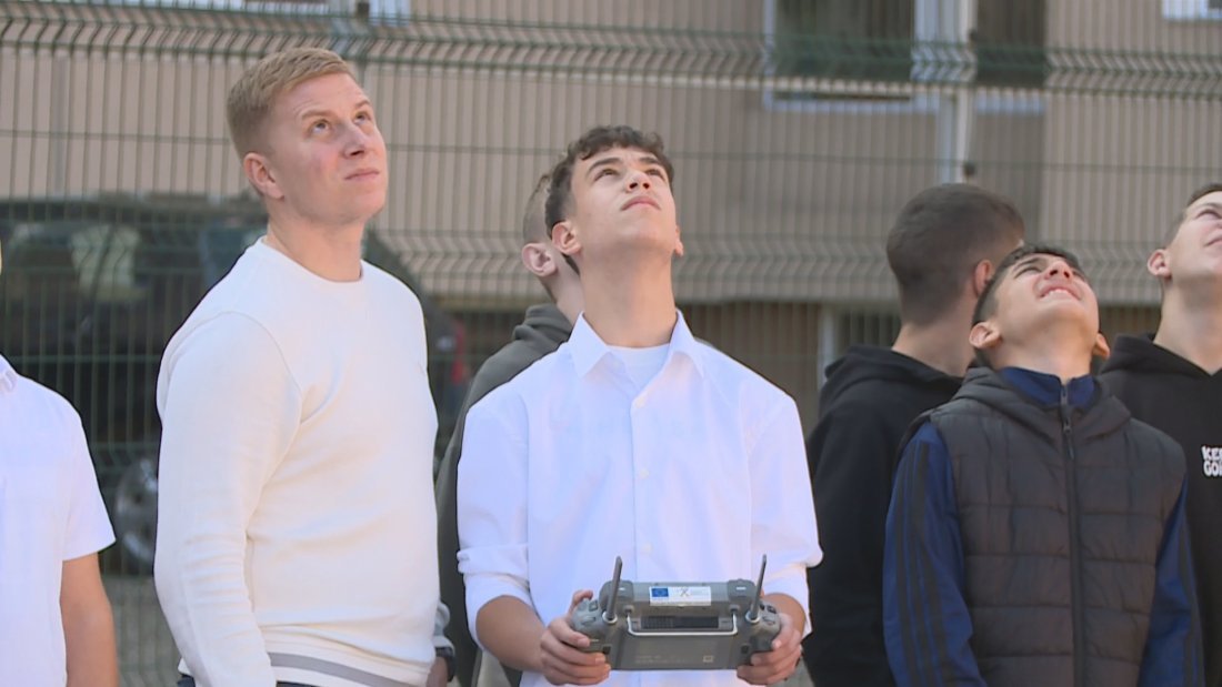 Rusçuk'ta 13 öğrenci drone monte etmeyi ve programlamayı öğreniyor