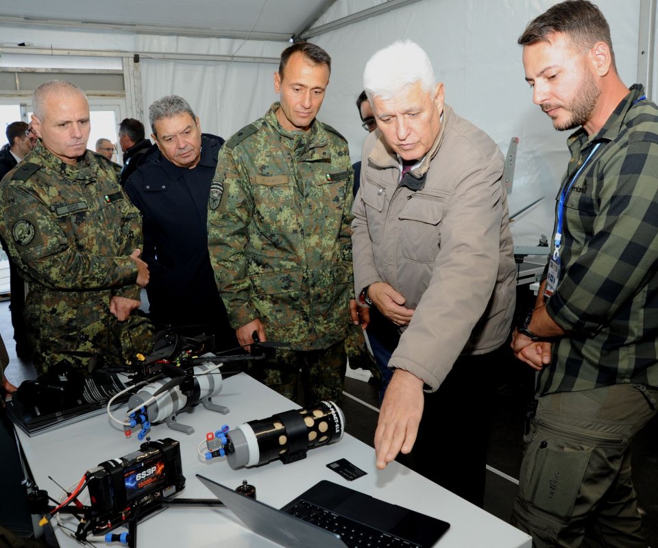 NATO, Çeşnegirivo Havalimanı'nda yeni nesil teknolojileri test etti
