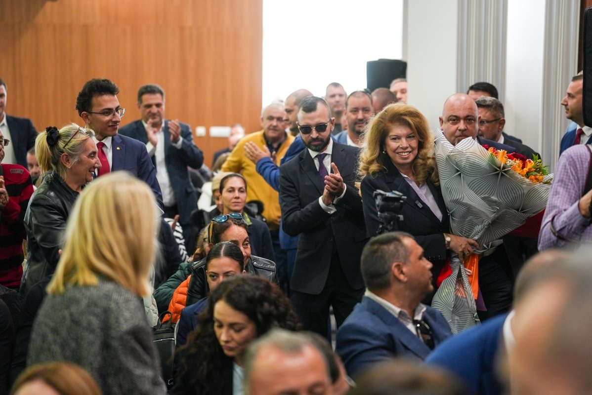 Cumhurbaşkanı adayı İlyana Yotova ve başkan yardımcısı adayı Kiril Vılçev gençlik stratejileri danışma konseyi önerdi